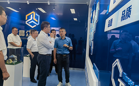歷城區(qū)區(qū)委書記張軍蒞臨濟(jì)南晶眾光電，助力科技創(chuàng)新與產(chǎn)業(yè)升級