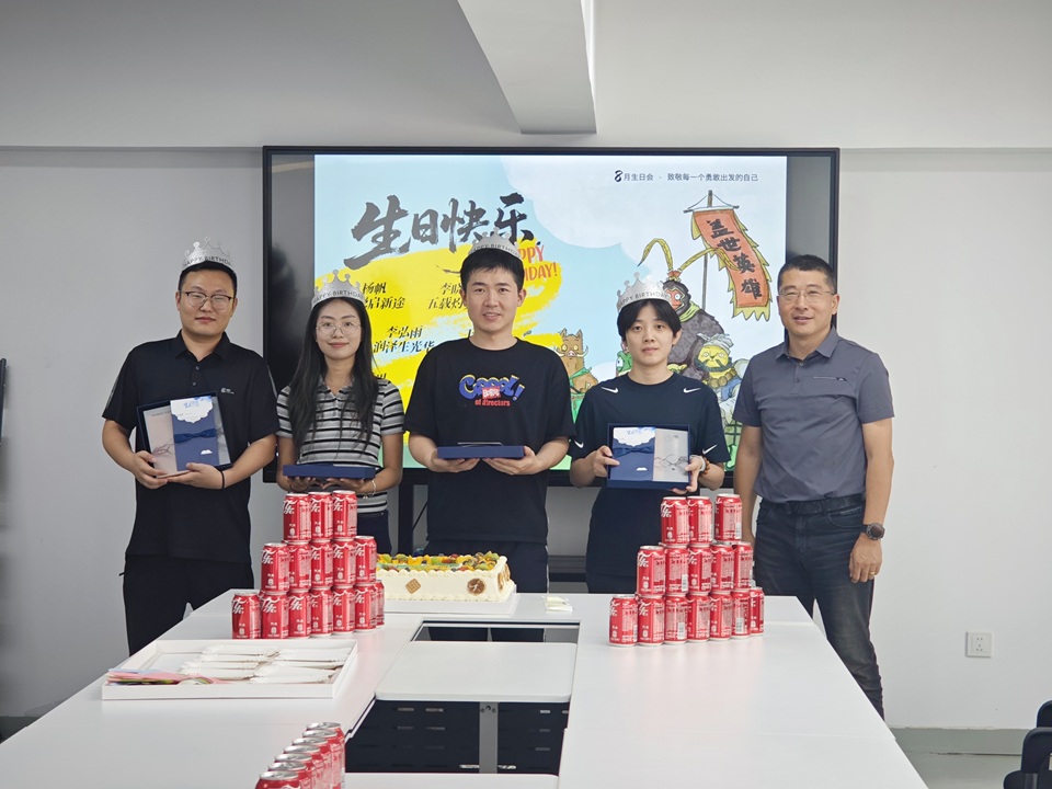 晶眾光電8月員工生日會(huì)：暖心祝福，共慶美好時(shí)光